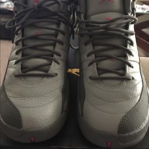 JORDAN WOLF GREY VIVID 12’s.